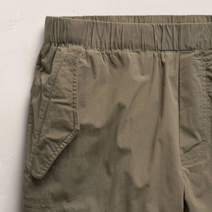 Stretch Poplin Surplus Short in Light Olive Pigment | James Perse Los Angeles