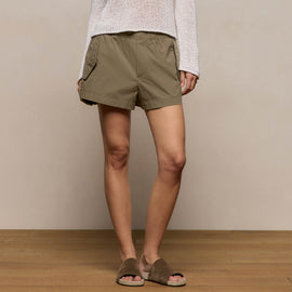 Stretch Poplin Surplus Short in Light Olive | James Perse Los Angeles