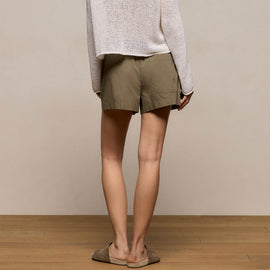 Stretch Poplin Surplus Short in Light Olive | James Perse Los Angeles
