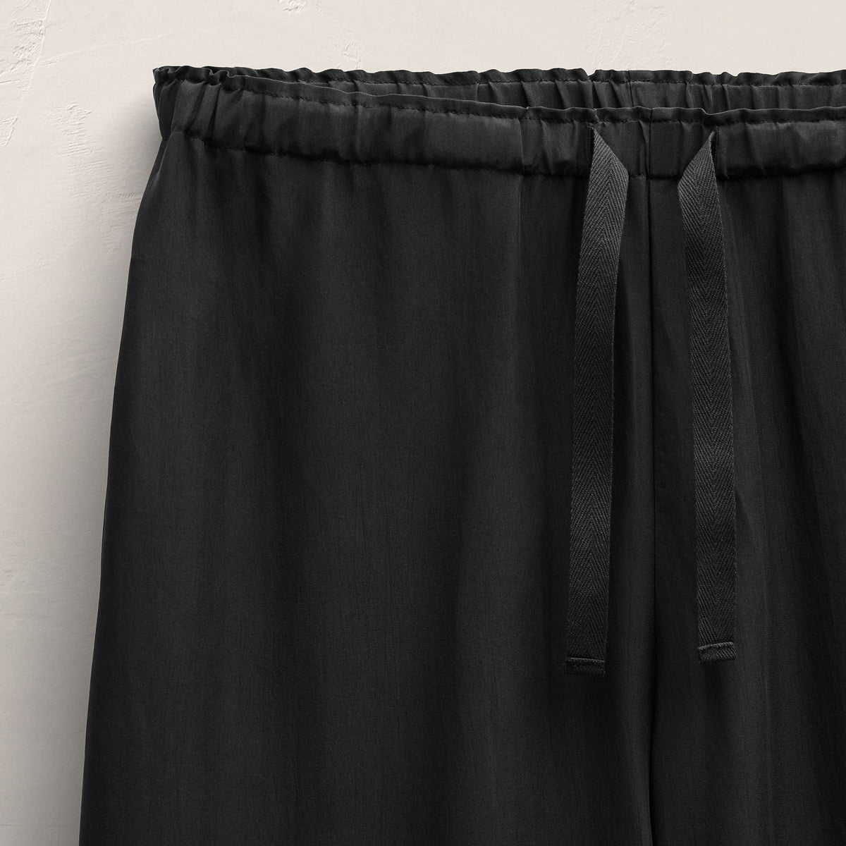 Washed Silk Wide Cuff Pant in Washed Black | James Perse Los Angeles