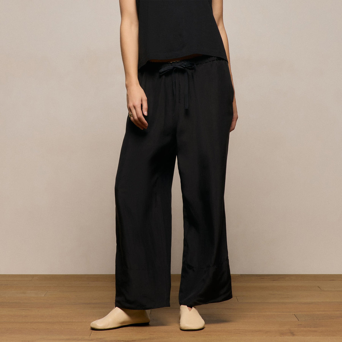 Washed Silk Wide Cuff Pant in Washed Black | James Perse Los Angeles