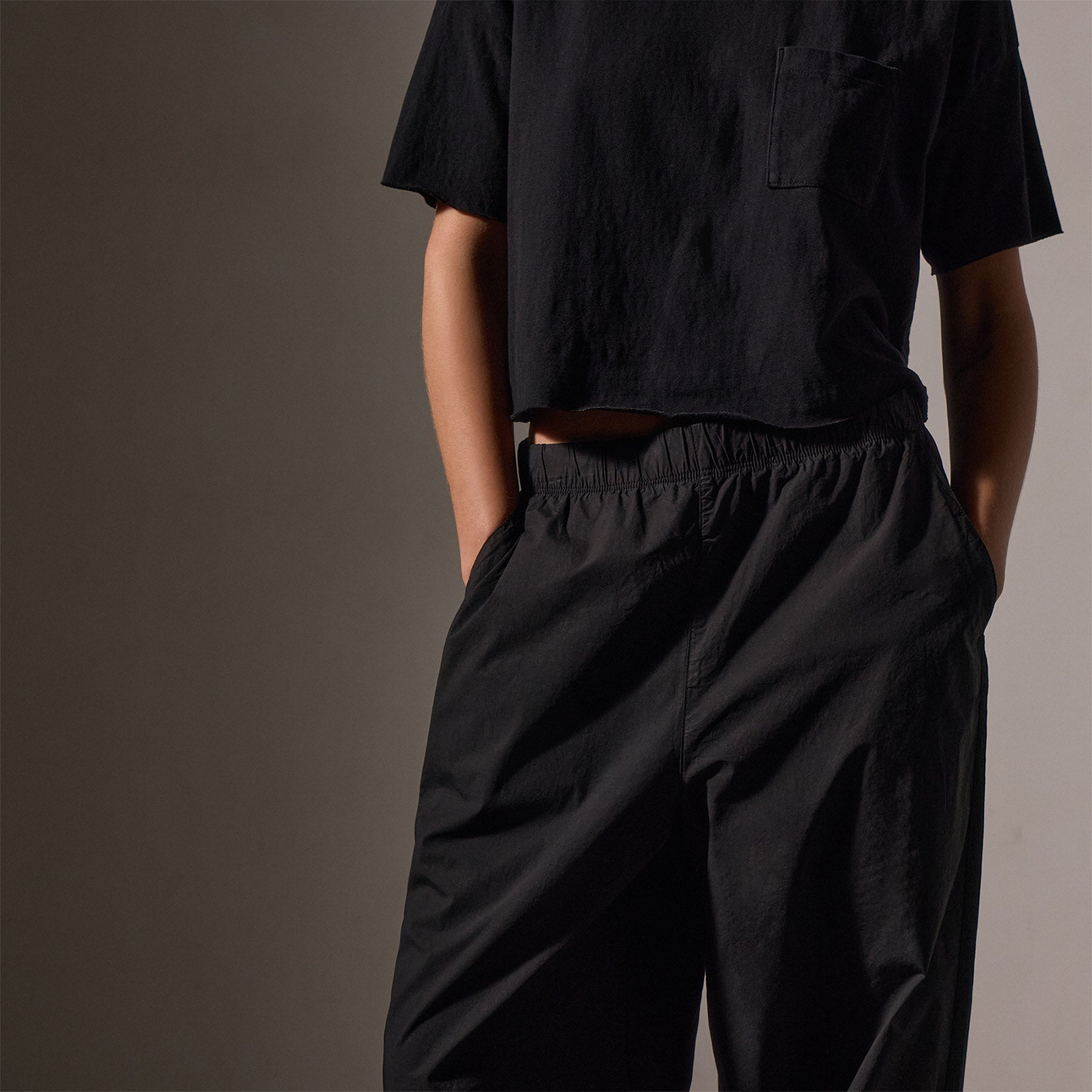 Stretch Poplin Parachute Pant in Black | James Perse Los Angeles
