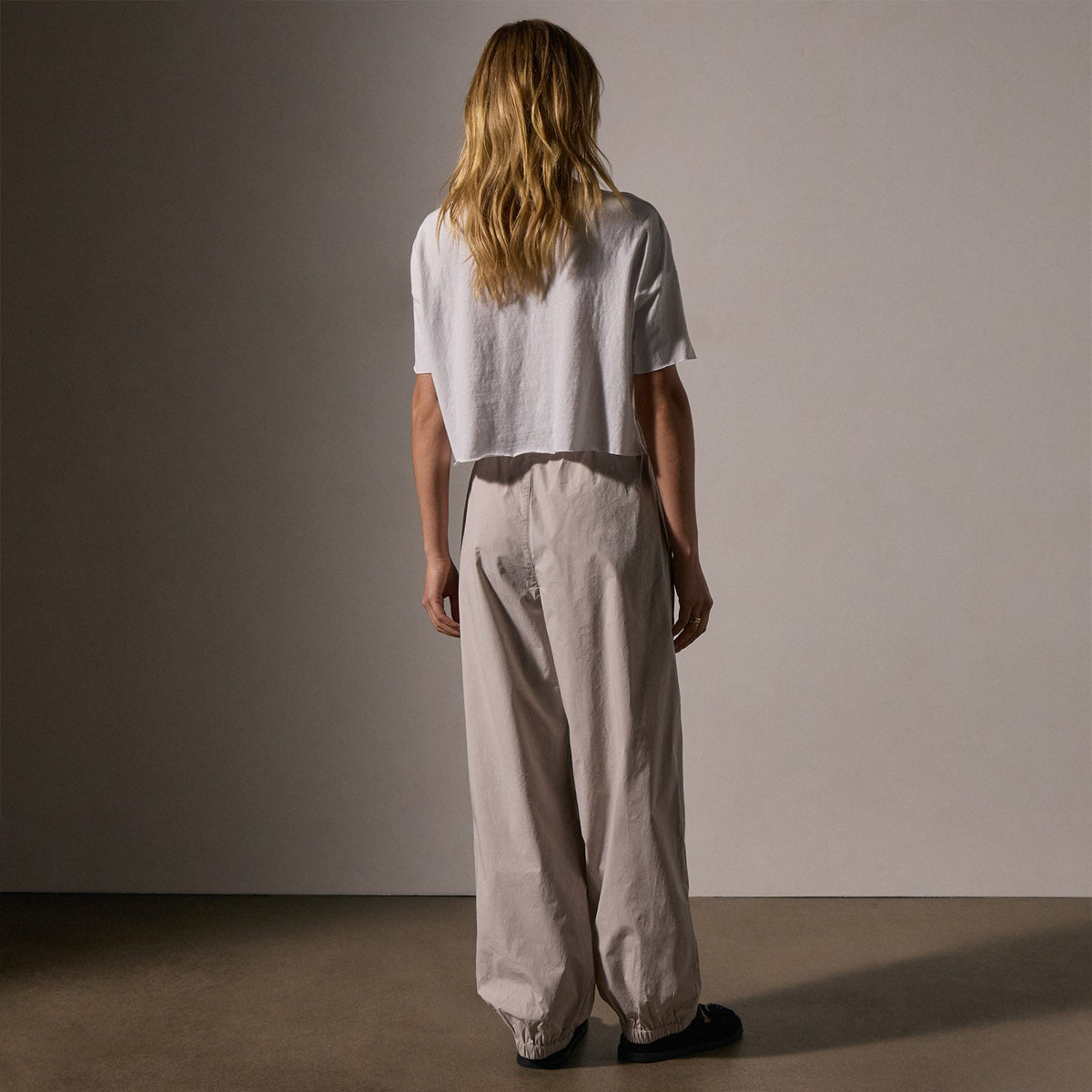 Stretch Poplin Parachute Pant in Salt Pigment | James Perse Los Angeles