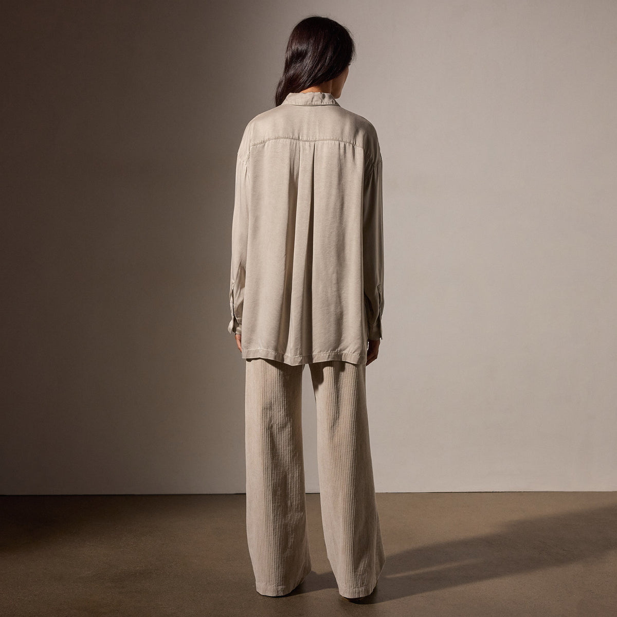 Satin Oversized Shirt in Putty Pigment | James Perse Los Angeles