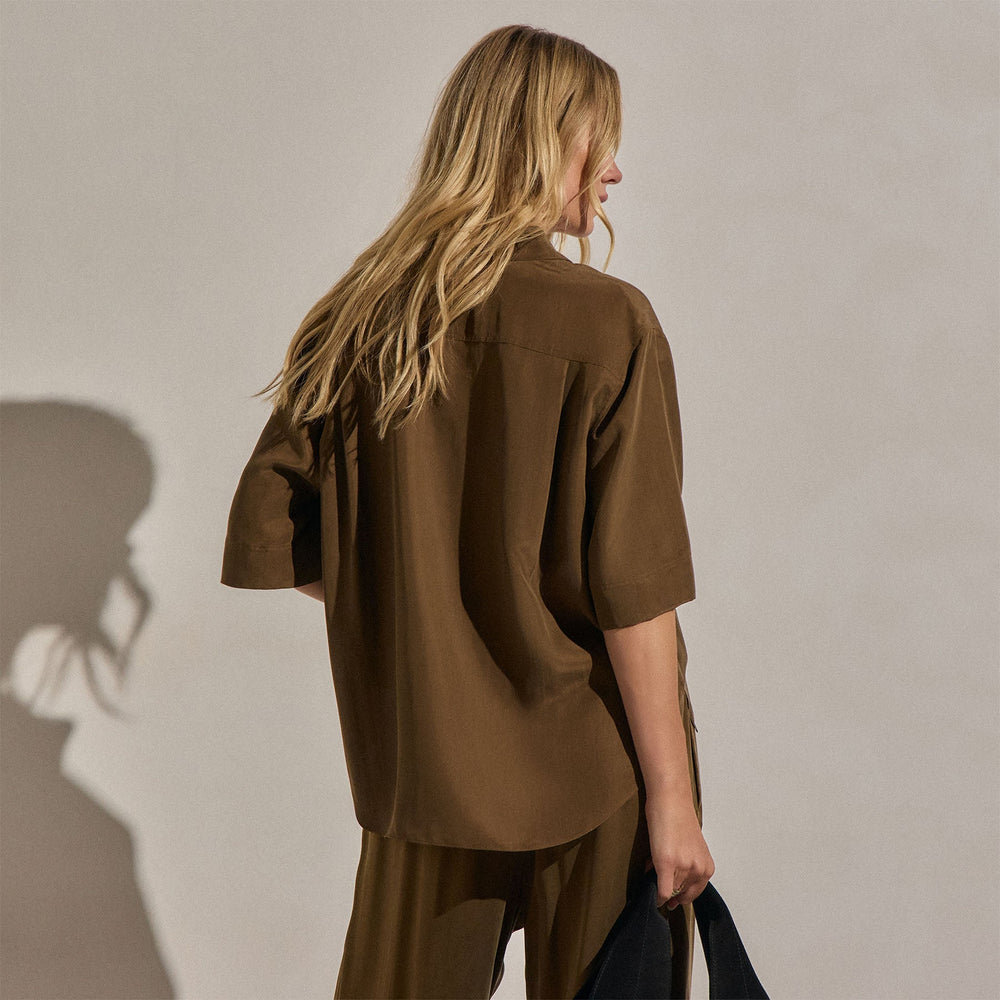 Silk Short Sleeve Shirt in Cocoa | James Perse Los Angeles