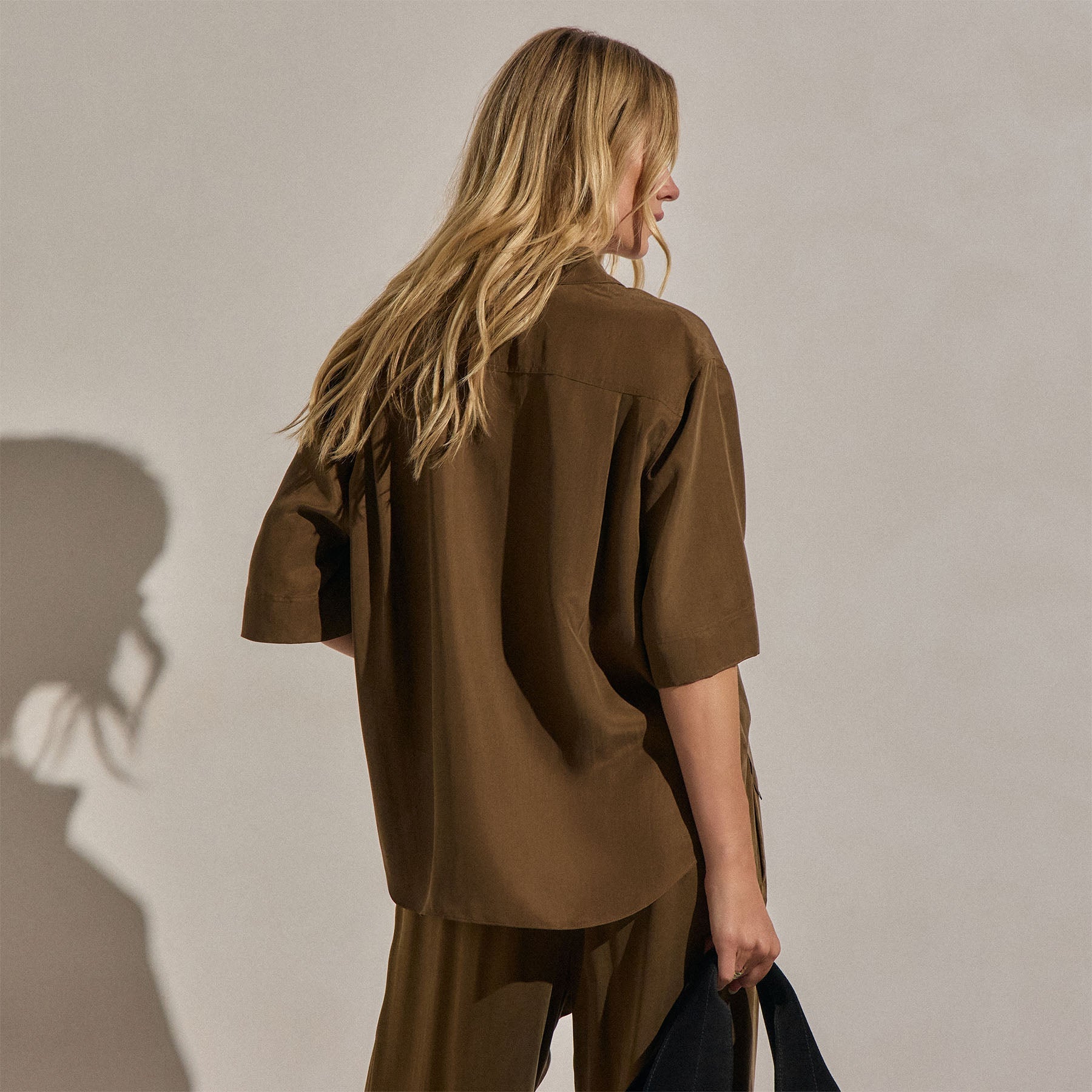Silk Short Sleeve Shirt in Cocoa | James Perse Los Angeles