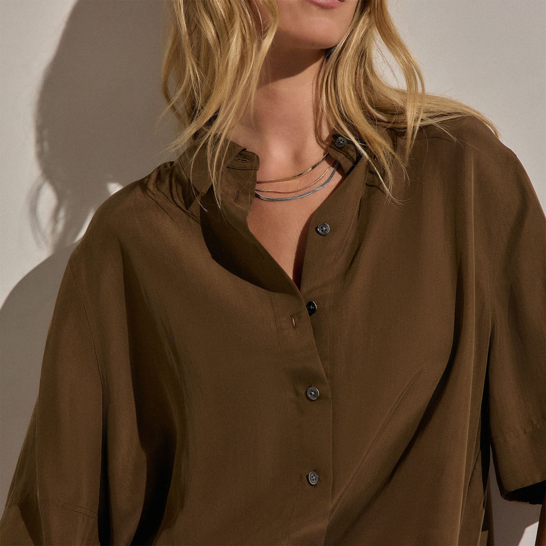 Silk Short Sleeve Shirt in Cocoa | James Perse Los Angeles