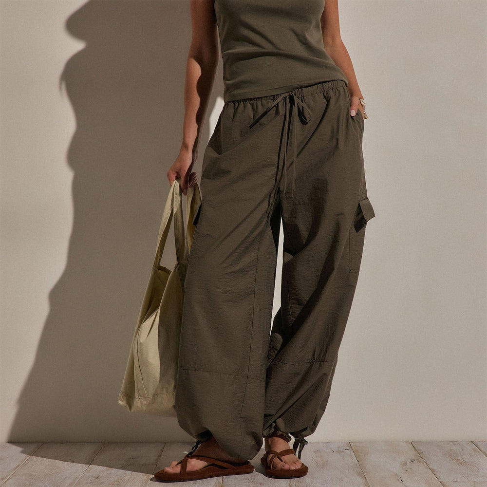 Parachute Cargo Pants in Army Green | James Perse Los Angeles