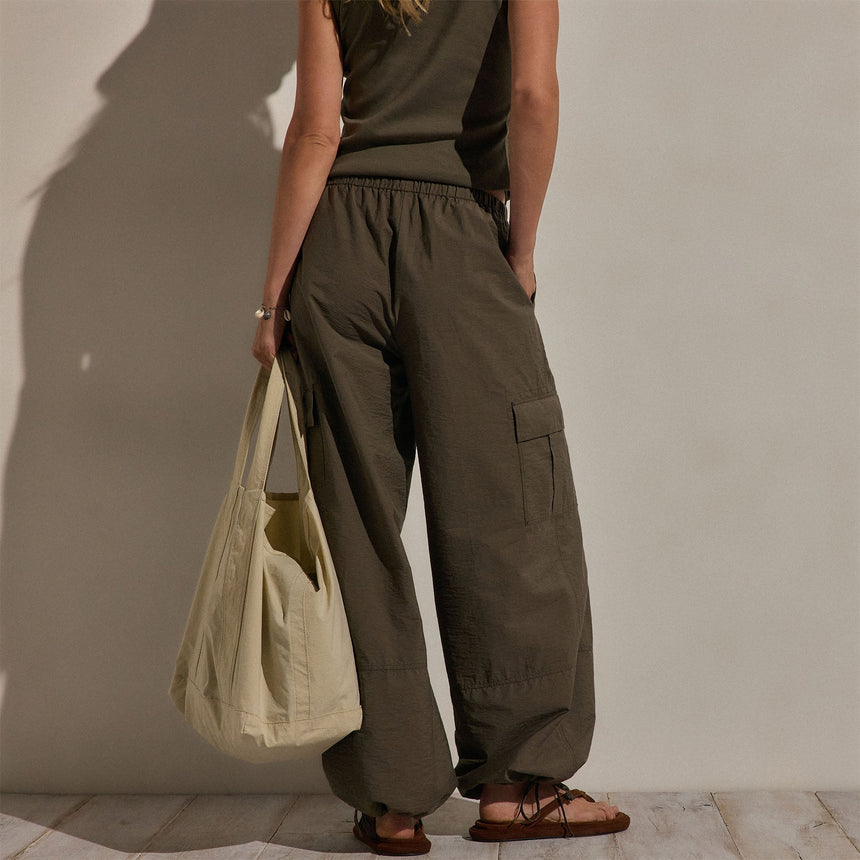 Parachute Cargo Pants in Army Green | James Perse Los Angeles