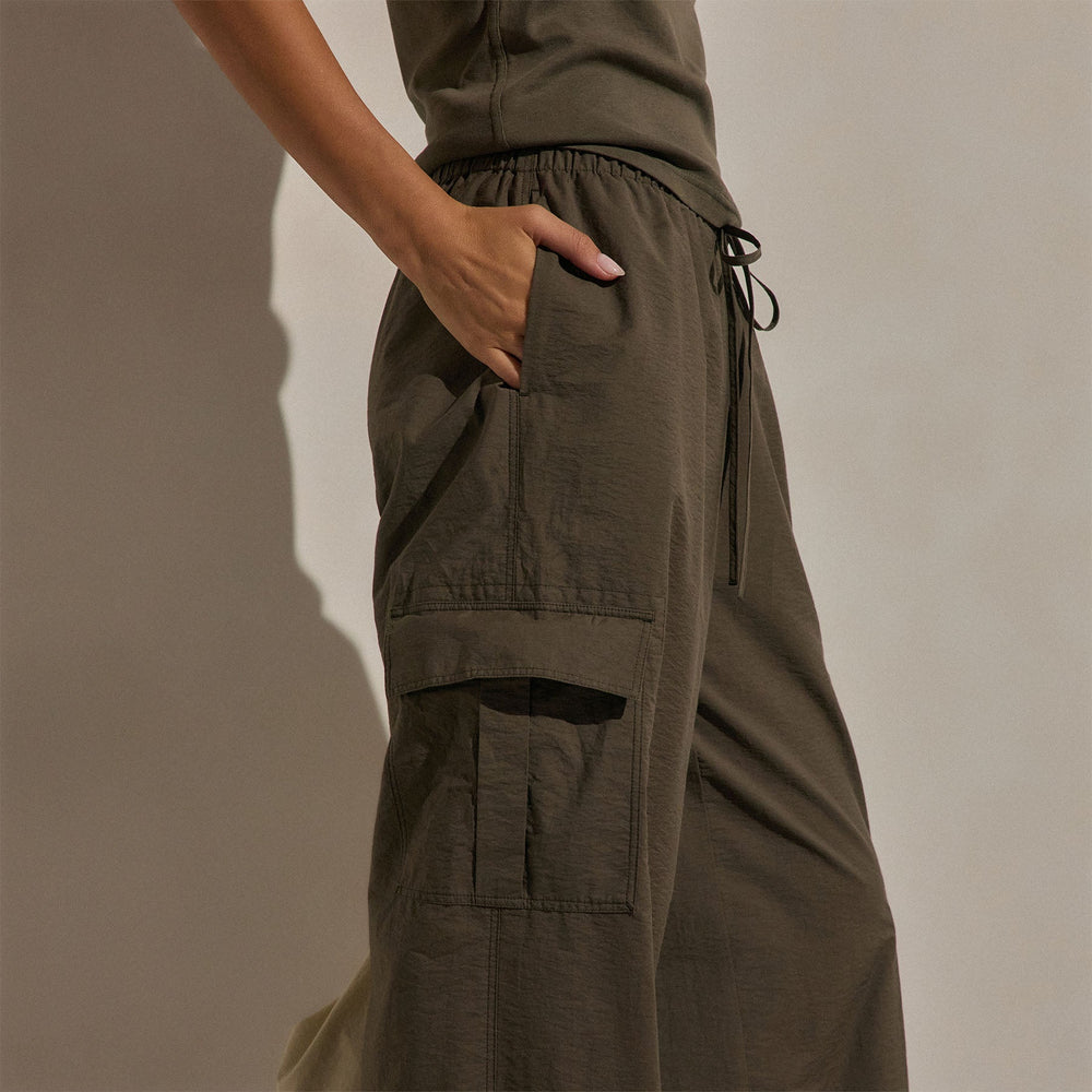 Parachute Cargo Pants in Army Green | James Perse Los Angeles