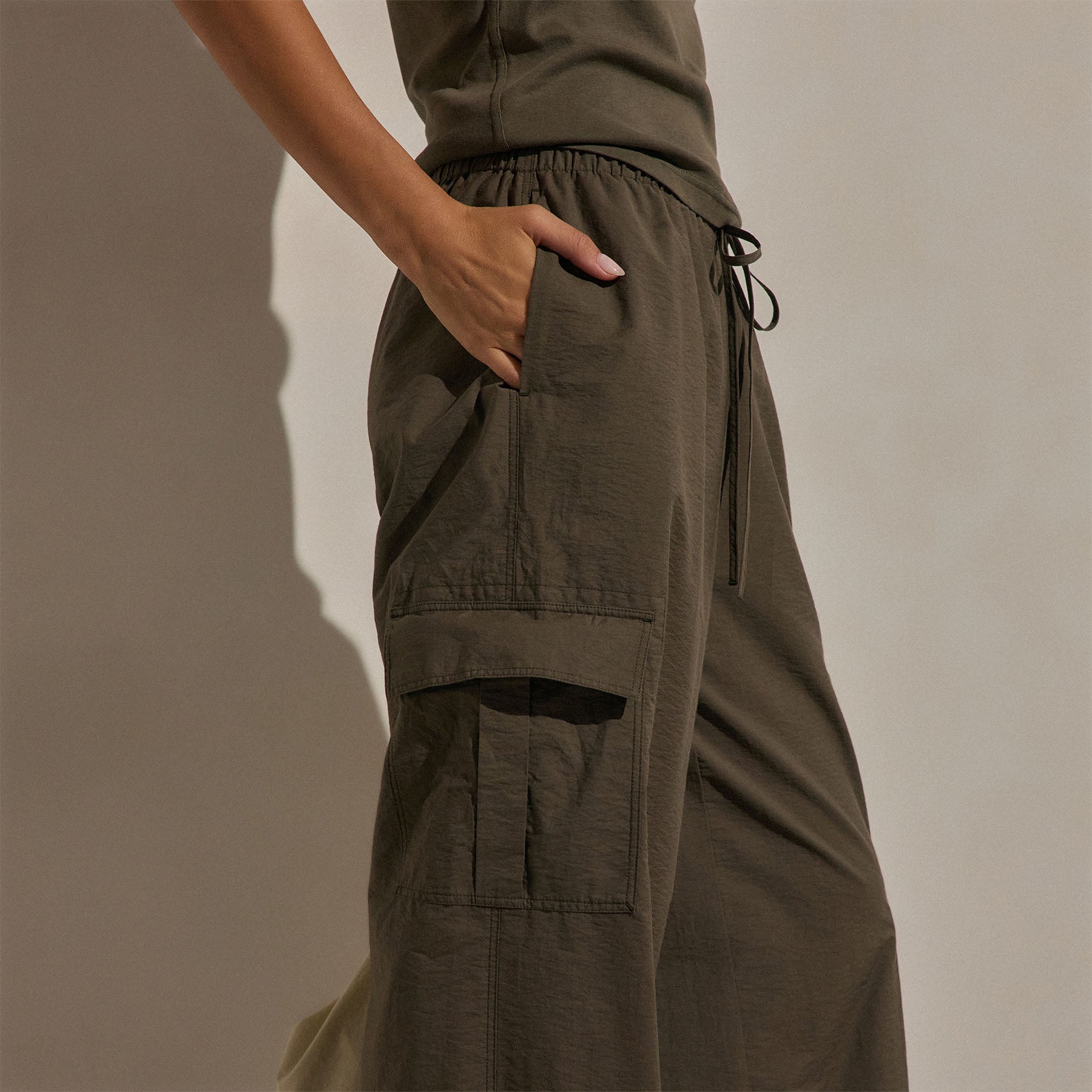 Parachute Cargo Pants in Army Green | James Perse Los Angeles