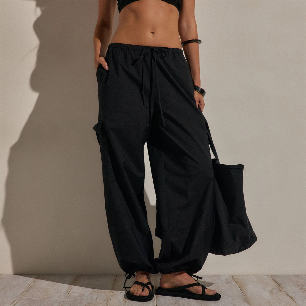 Parachute Cargo Pants in Black | James Perse Los Angeles