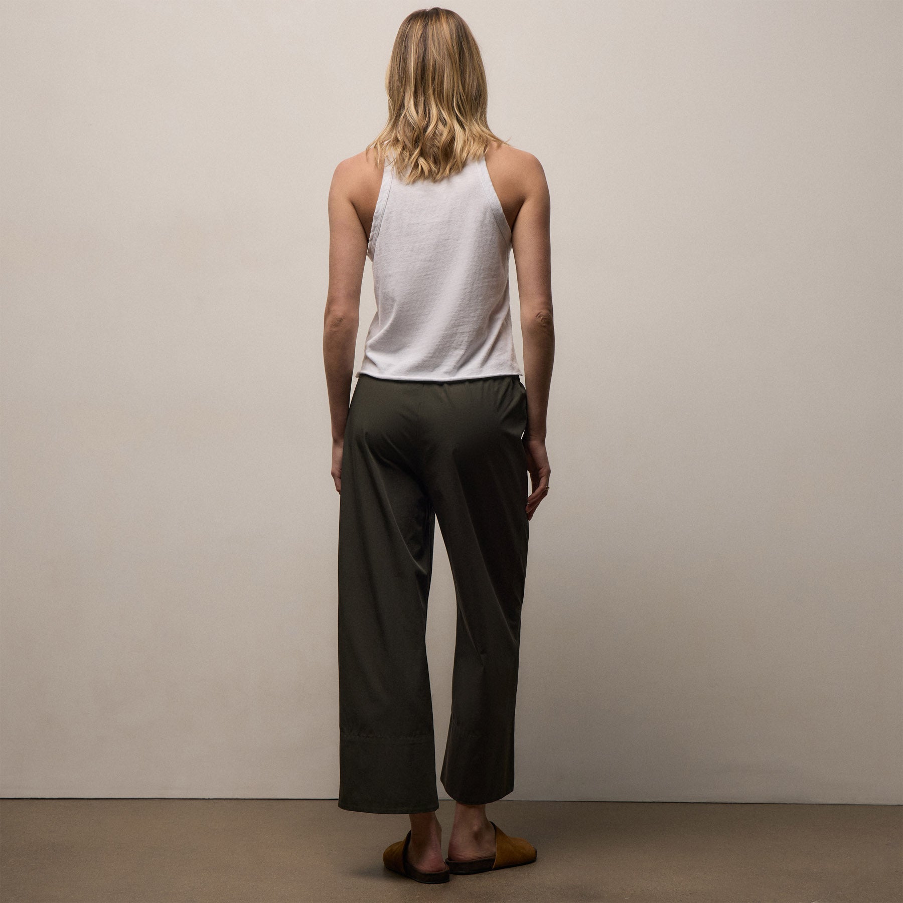 Fine Cotton Twill Crop Pant in Dark Olive | James Perse Los Angeles
