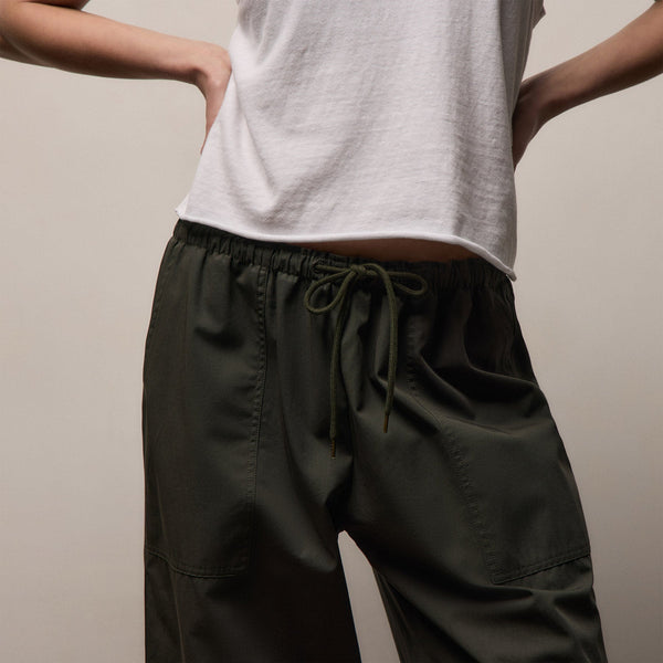 Fine Cotton Twill Crop Pant in Dark Olive | James Perse Los Angeles