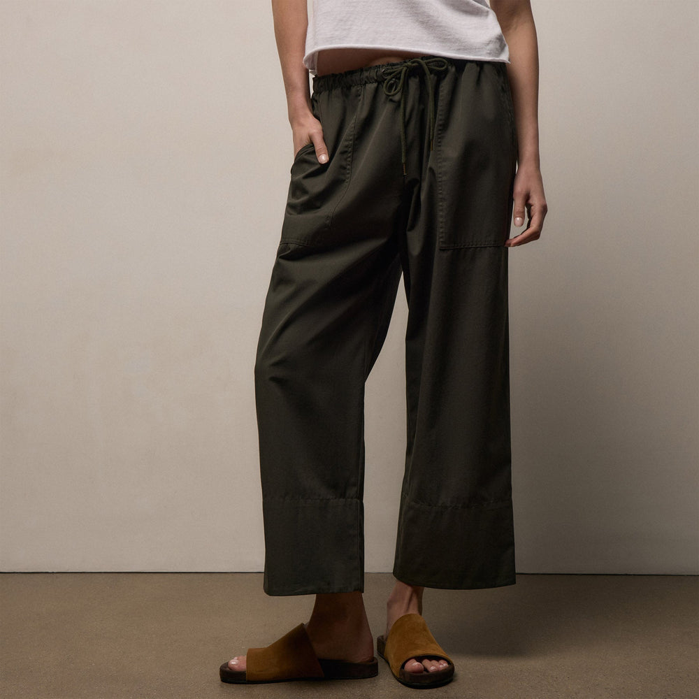 Fine Cotton Twill Crop Pant in Dark Olive | James Perse Los Angeles