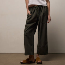 Fine Cotton Twill Crop Pant in Dark Olive | James Perse Los Angeles