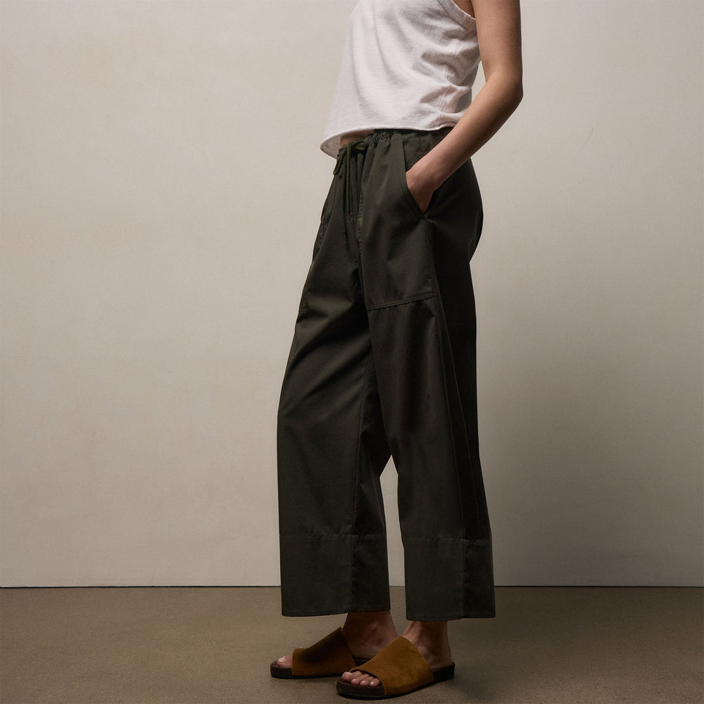 Fine Cotton Twill Crop Pant in Dark Olive | James Perse Los Angeles
