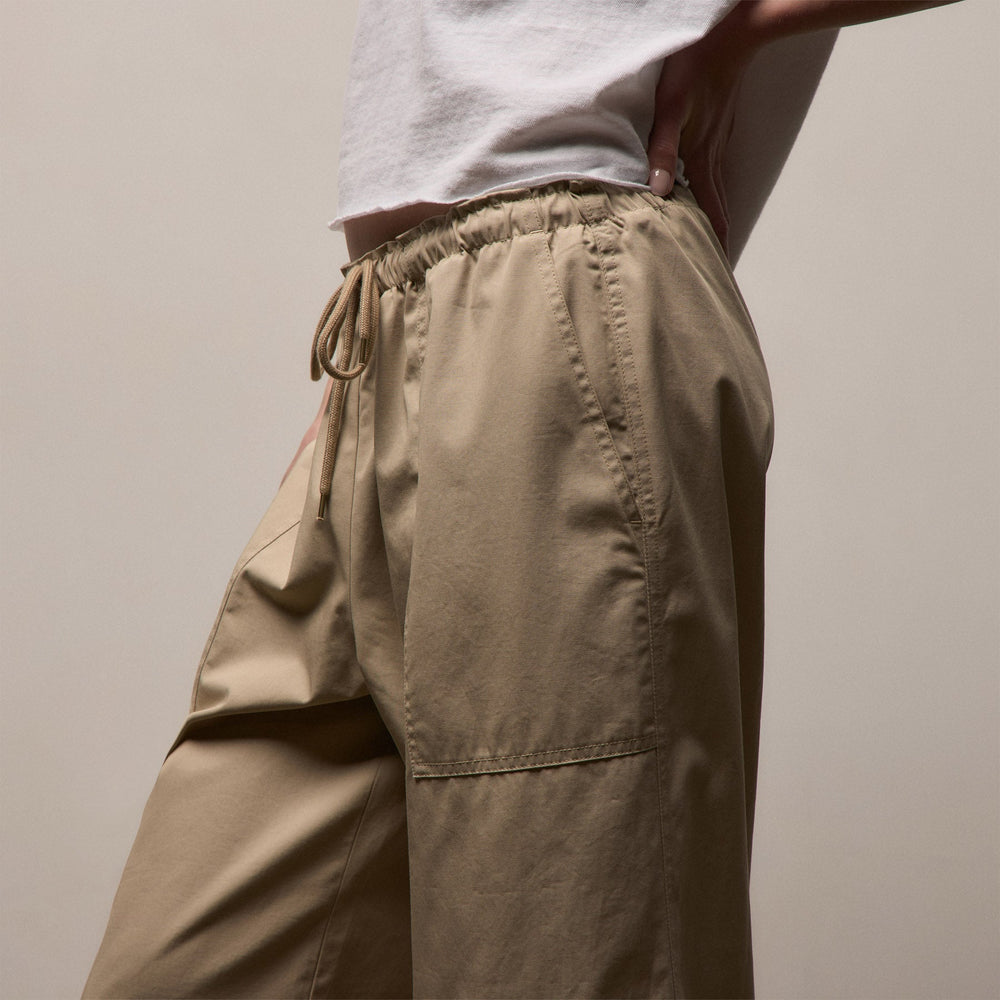 Fine Cotton Twill Crop Pant in Light Khaki | James Perse Los Angeles