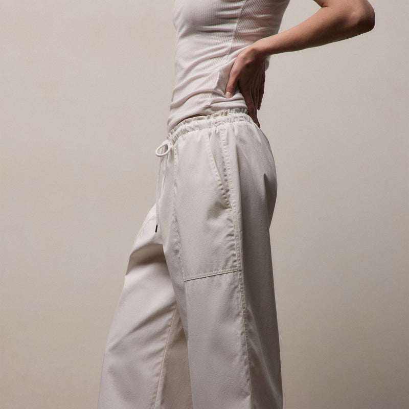 Fine Cotton Twill Crop Pant in White | James Perse Los Angeles