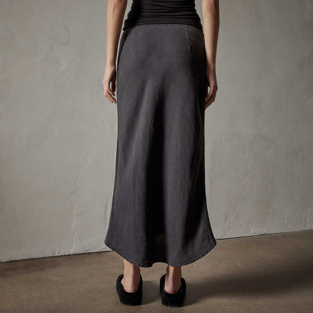 Surfside Skirt in Magma Pigment | James Perse Los Angeles