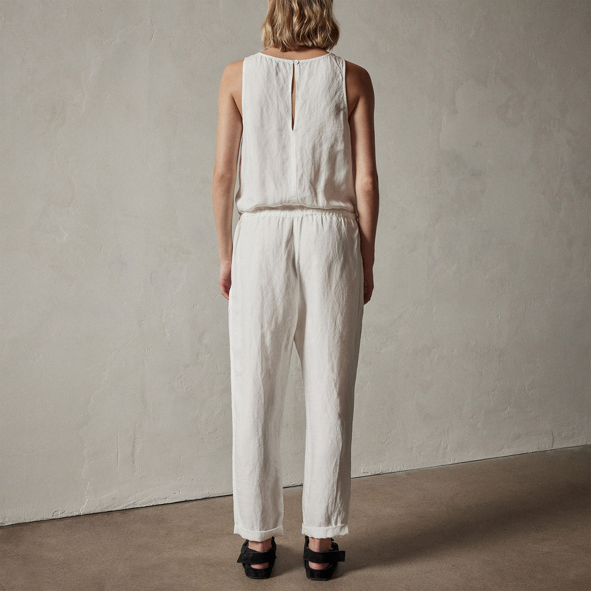 Sleeveless Linen Blend Jumpsuit in Everest White Pigment | James Perse Los Angeles