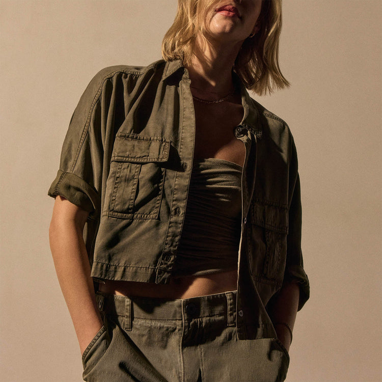 Pocket Cropped Shirt in Birch Pigment | James Perse Los Angeles