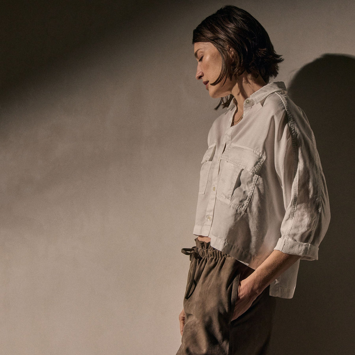 Pocket Cropped Shirt in White | James Perse Los Angeles