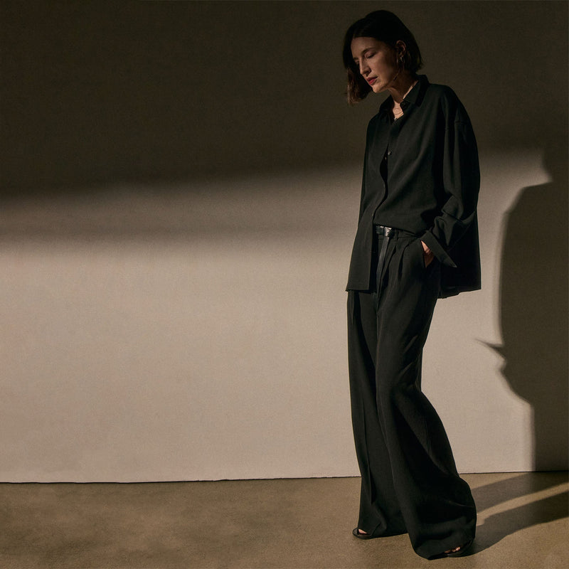 Wide Band Pleated Trouser in Black | James Perse Los Angeles