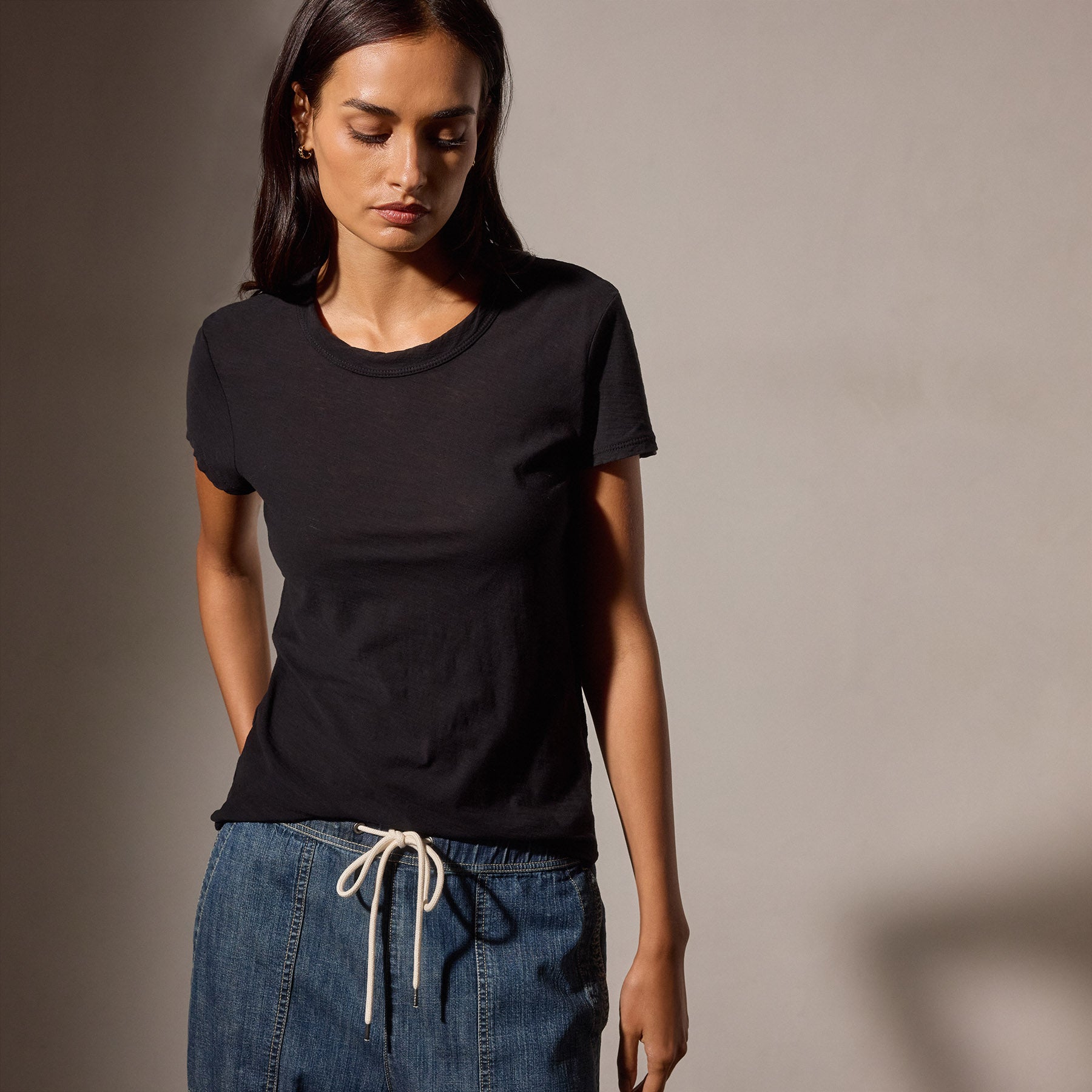 Sheer Slub Crew Neck Tee in Black | James Perse Los Angeles