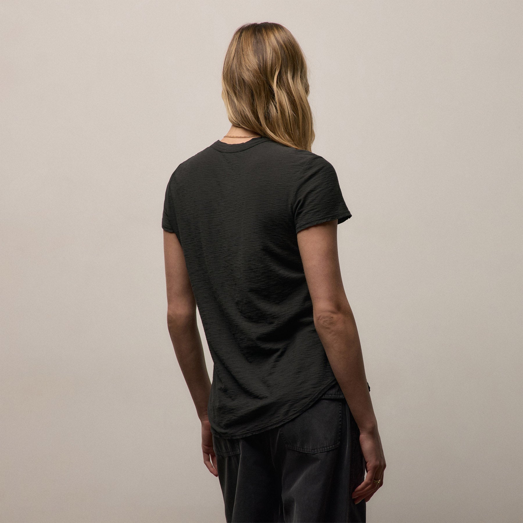 Sheer Slub Crew Neck Tee in Carbon | James Perse Los Angeles