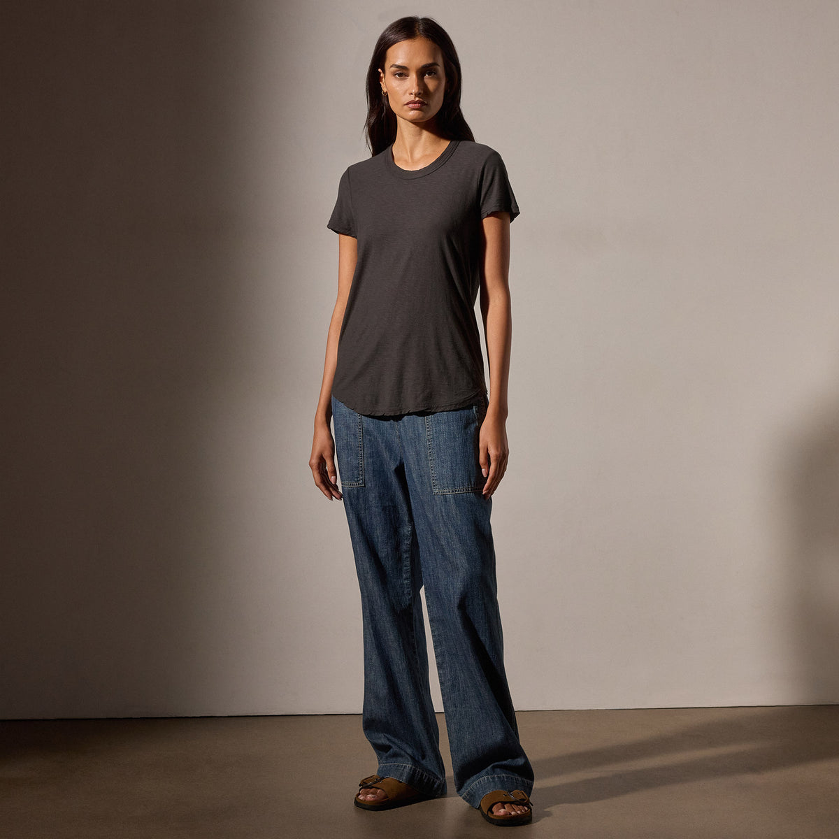 Sheer Slub Crew Neck Tee in Carbon | James Perse Los Angeles