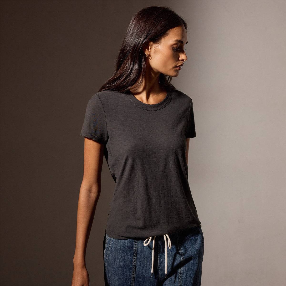 Sheer Slub Crew Neck Tee in Carbon | James Perse Los Angeles