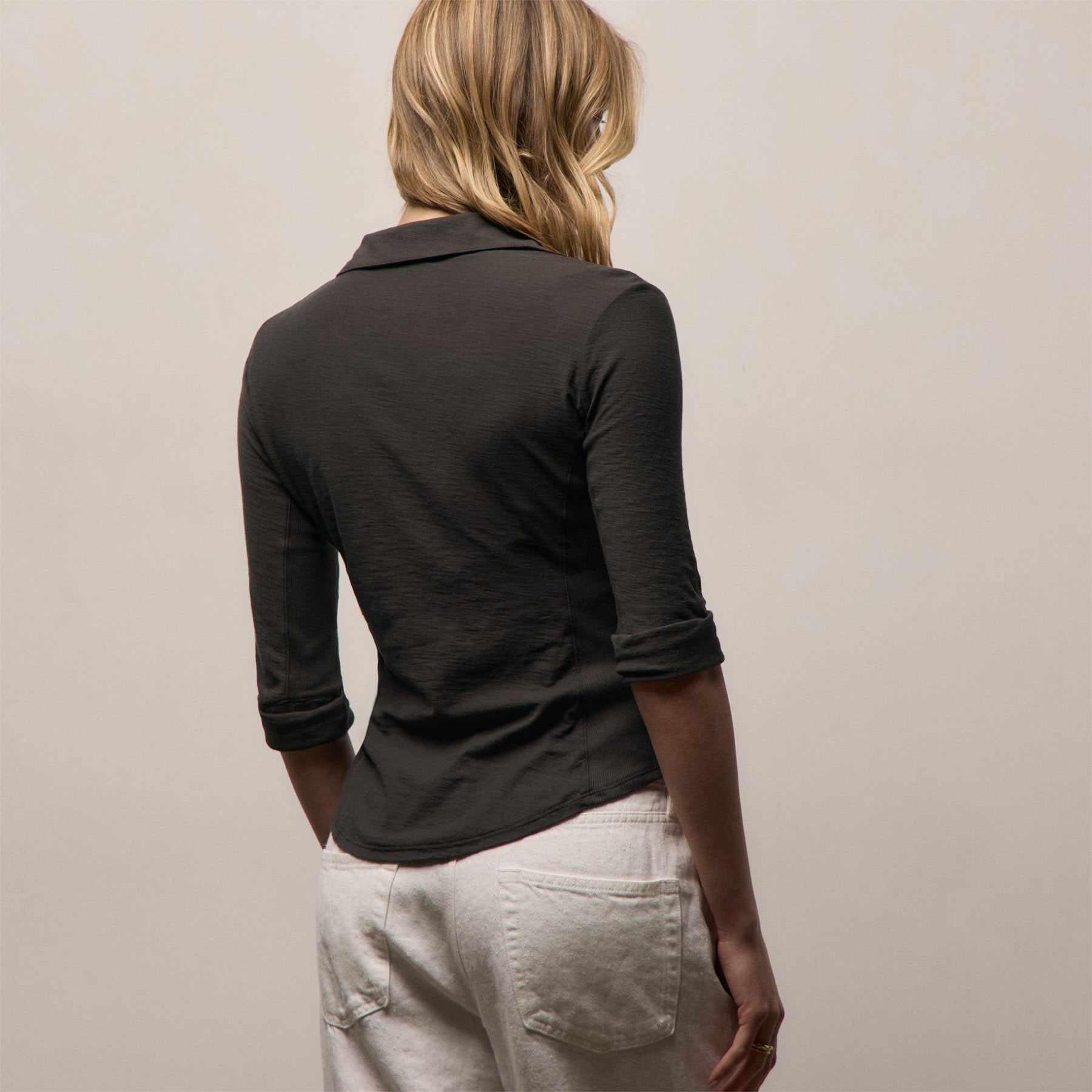 Sheer Slub Side Panel Shirt in Carbon | James Perse Los Angeles