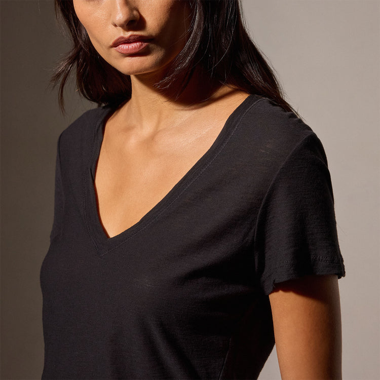 Sheer Slub Casual V Neck in Black | James Perse Los Angeles