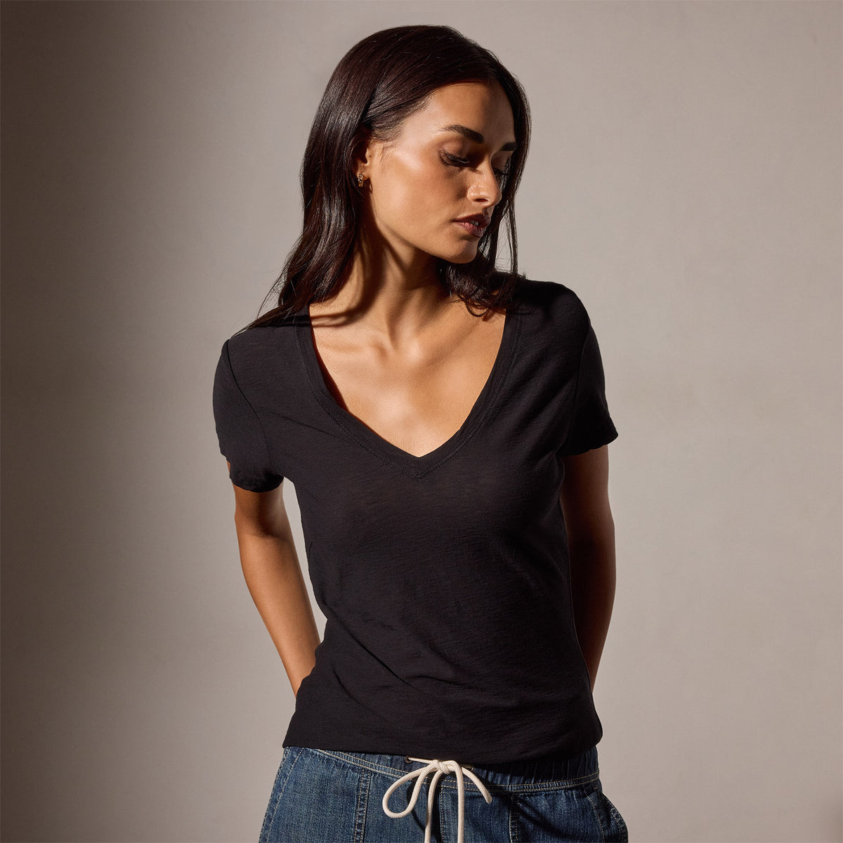 Sheer Slub Casual V Neck in Black | James Perse Los Angeles