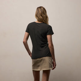 Sheer Slub Casual V Neck in Carbon | James Perse Los Angeles