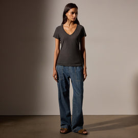 Sheer Slub Casual V Neck in Carbon | James Perse Los Angeles