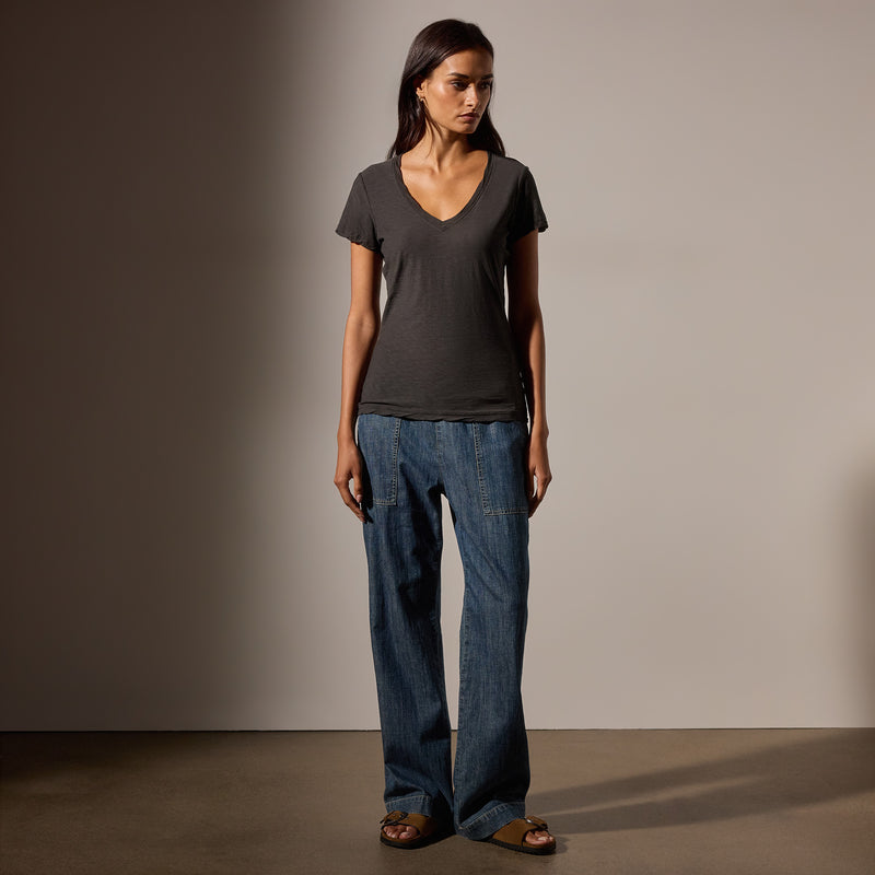 Sheer Slub Casual V Neck in Carbon | James Perse Los Angeles