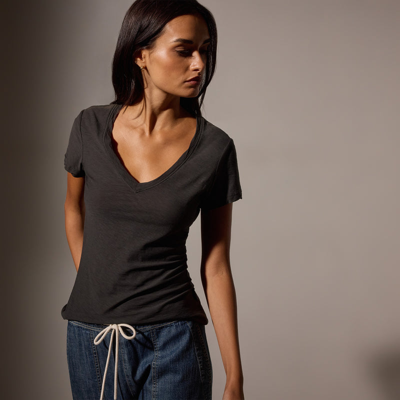 Sheer Slub Casual V Neck in Carbon | James Perse Los Angeles