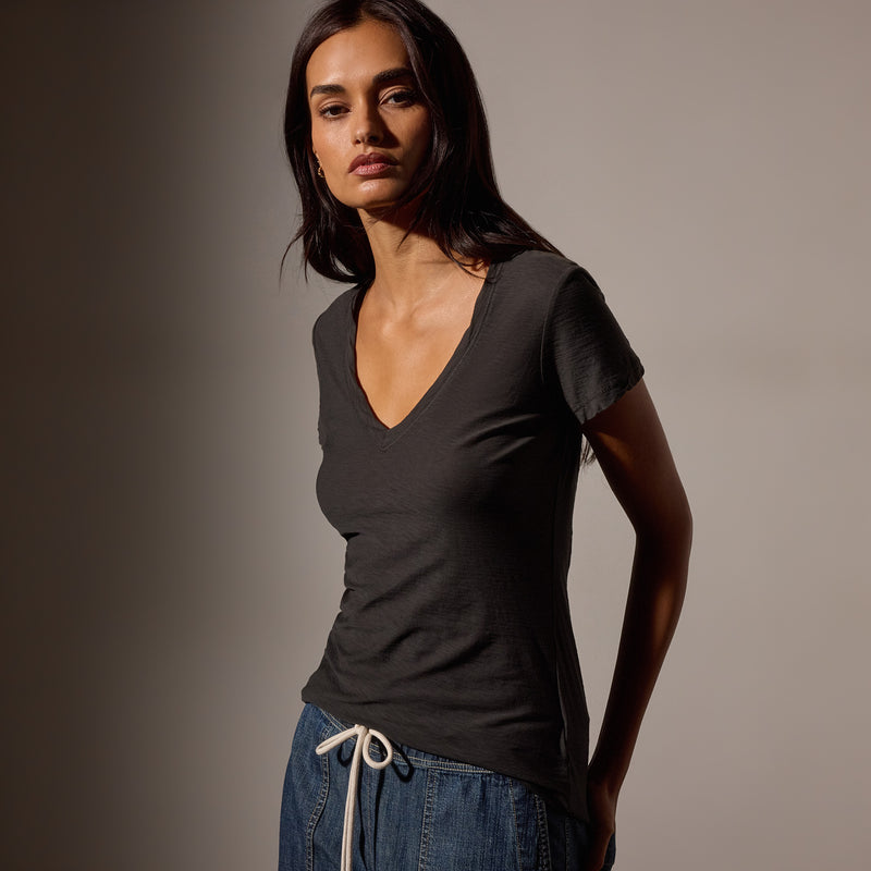 Sheer Slub Casual V Neck in Carbon | James Perse Los Angeles