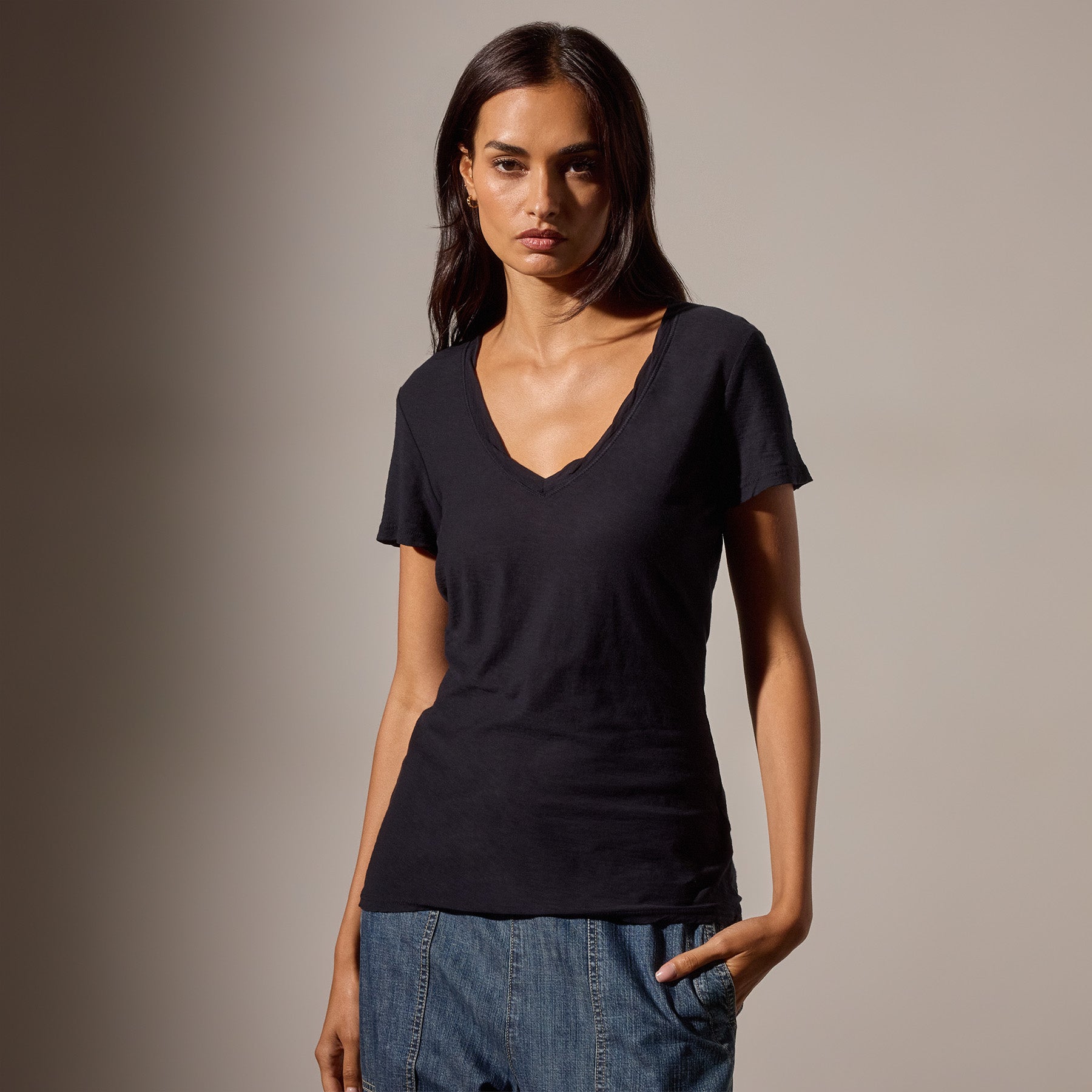 Sheer Slub Casual V Neck in Deep | James Perse Los Angeles