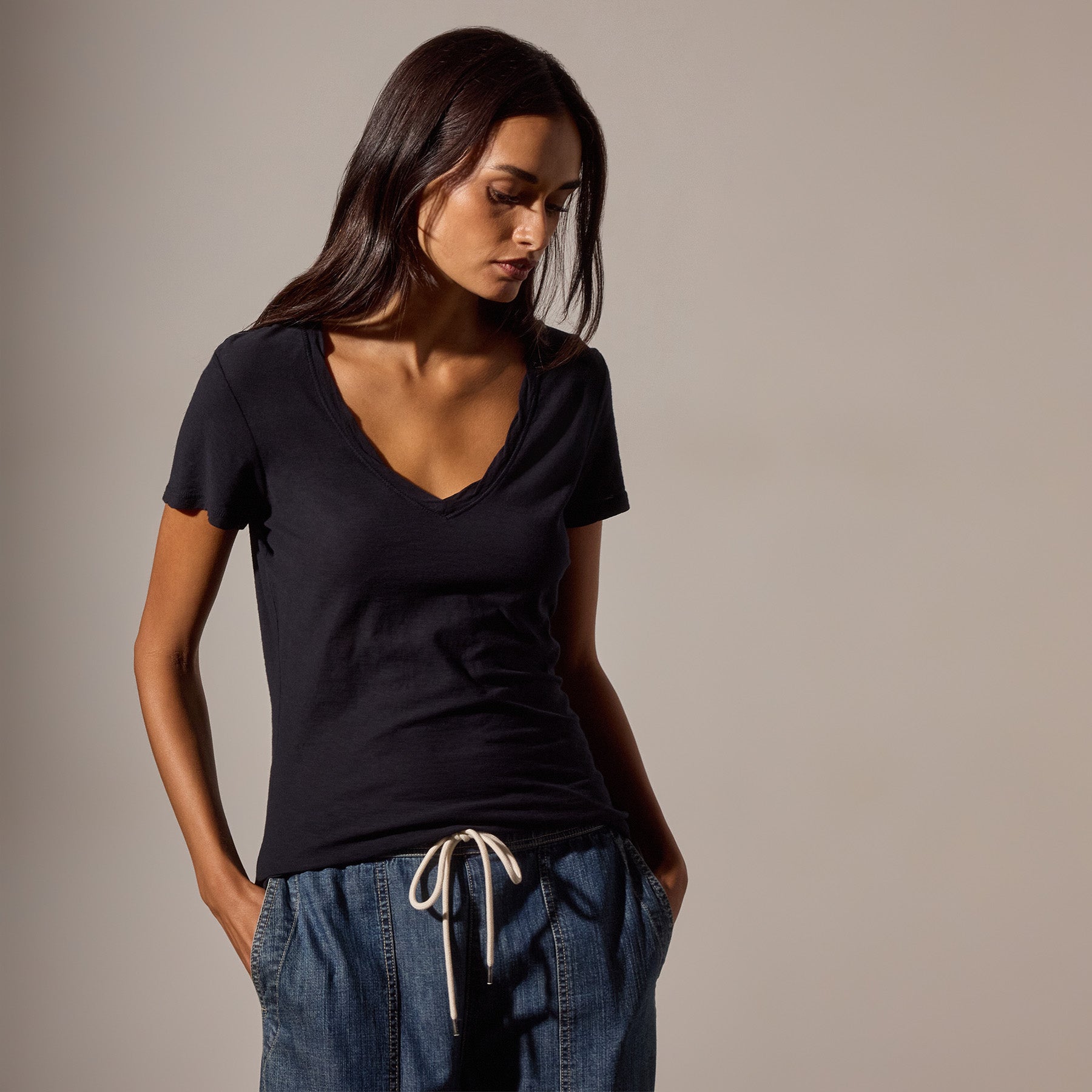 Sheer Slub Casual V Neck in Deep | James Perse Los Angeles