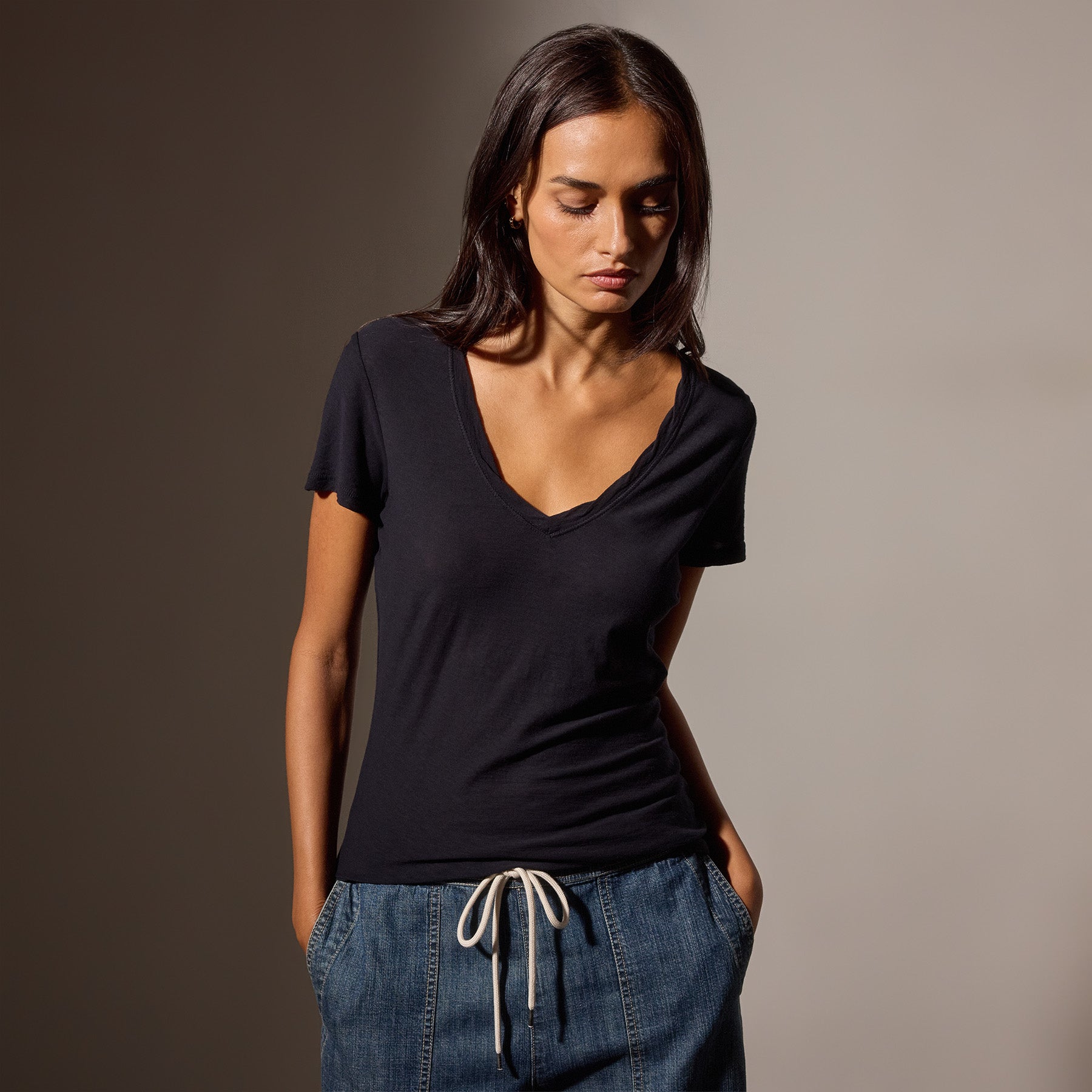 Sheer Slub Casual V Neck in Deep | James Perse Los Angeles