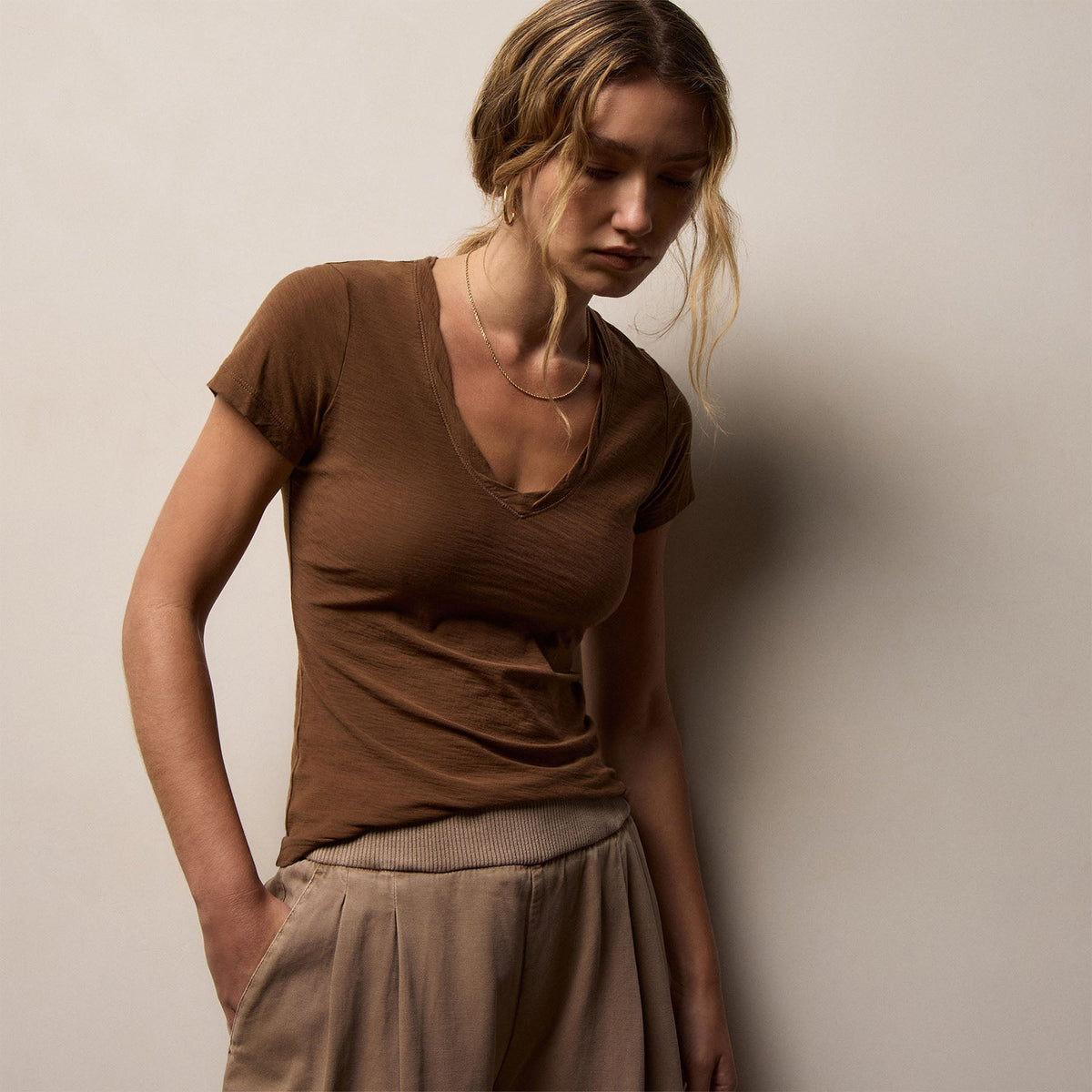 Sheer Slub Casual V Neck in Gingerbread | James Perse Los Angeles