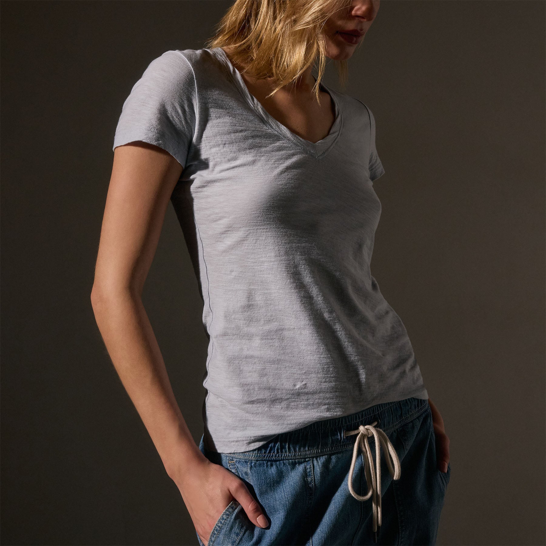 Sheer Slub Casual V Neck in Grey Glacier | James Perse Los Angeles