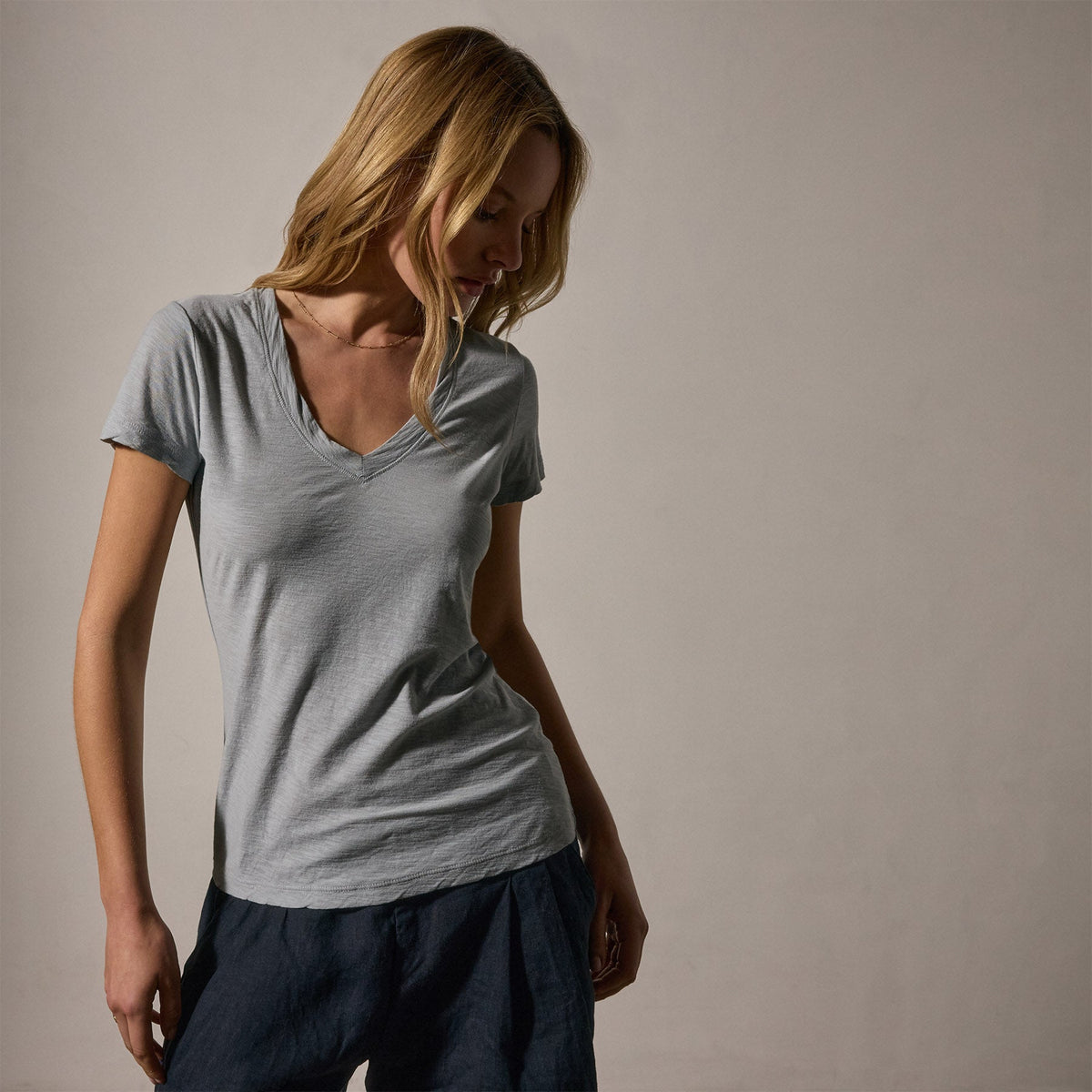 Sheer Slub Casual V Neck in Grey Sky | James Perse Los Angeles