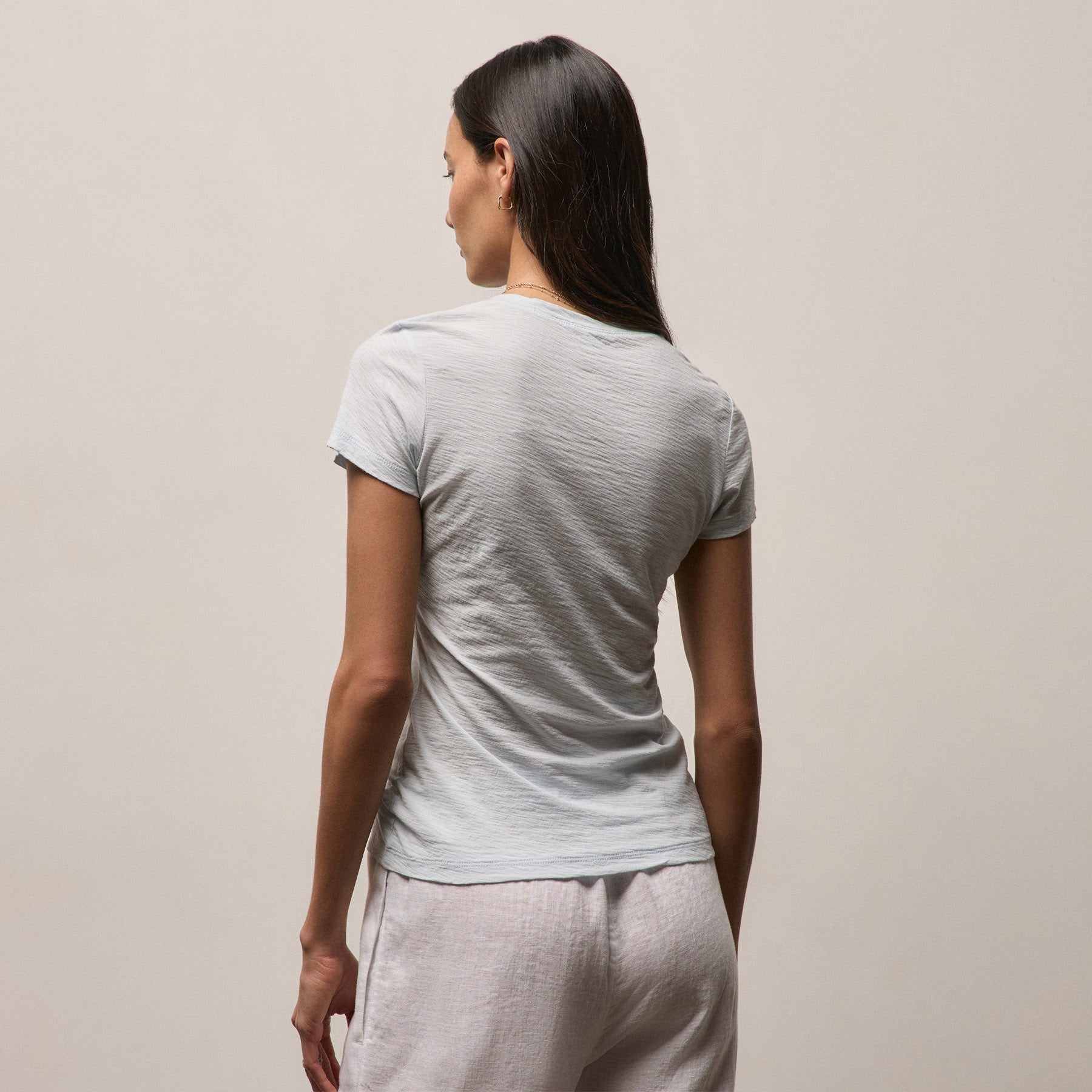 Sheer Slub Casual V Neck in Memory | James Perse Los Angeles