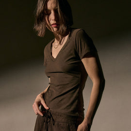 Sheer Slub Casual V Neck in Porcupine | James Perse Los Angeles
