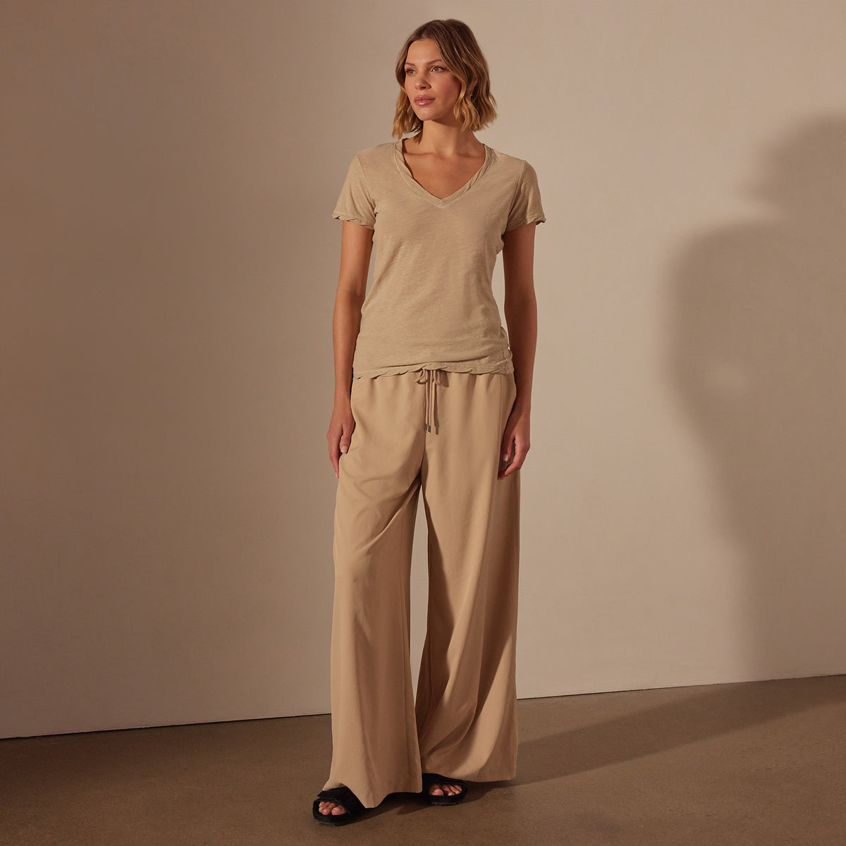 Sheer Slub Casual V Neck in Sand Dune | James Perse Los Angeles
