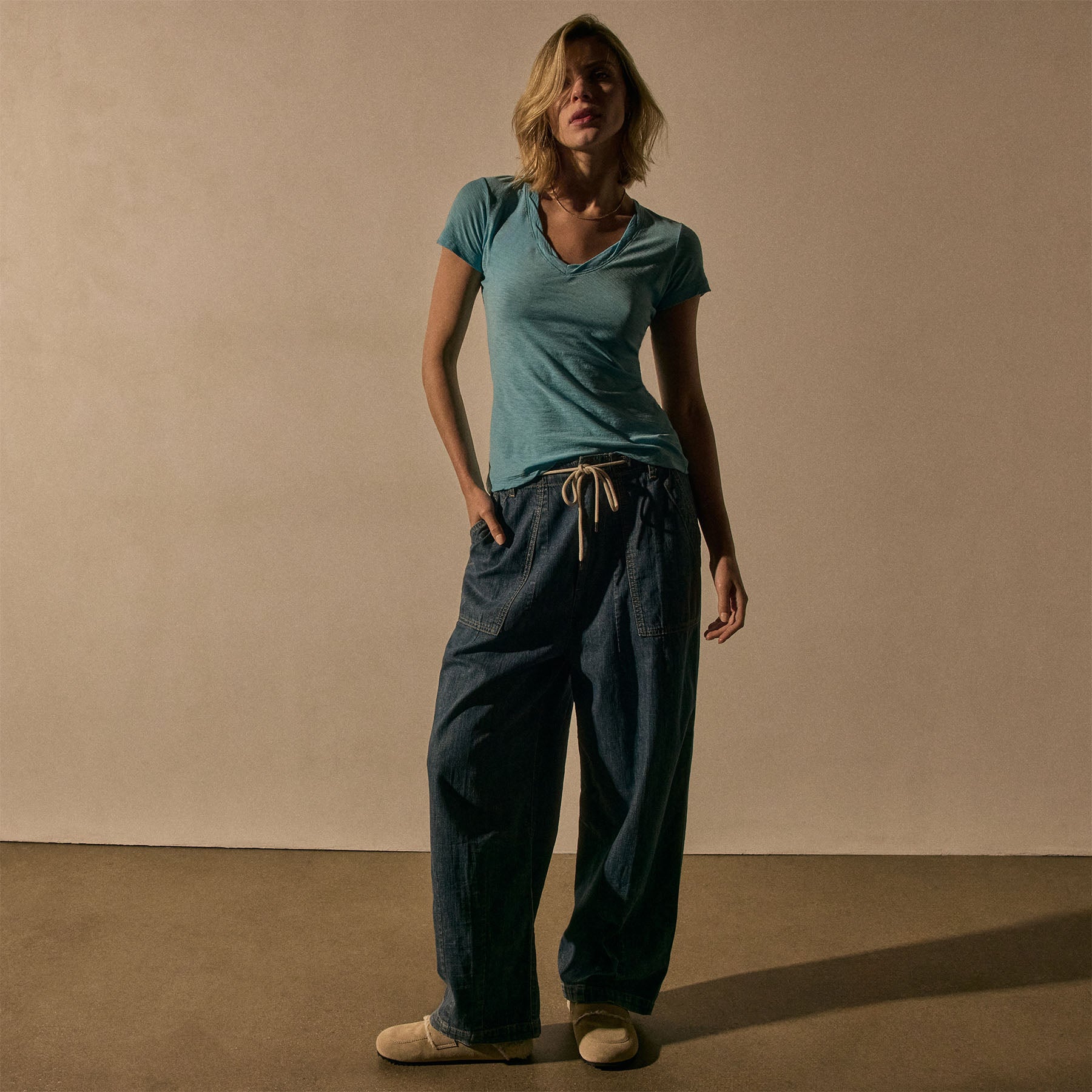 Sheer Slub Casual V Neck in Skipper | James Perse Los Angeles